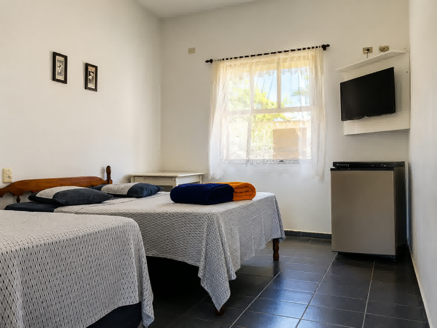 Interior de um quarto no Vargas Peruíbe Hotel